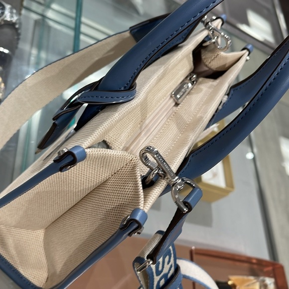 Michael Kors Mirella Small Shopper Top Zip Logo Crossbody XBODY Bag MK
Denim
NWT - Picture 5 of 16